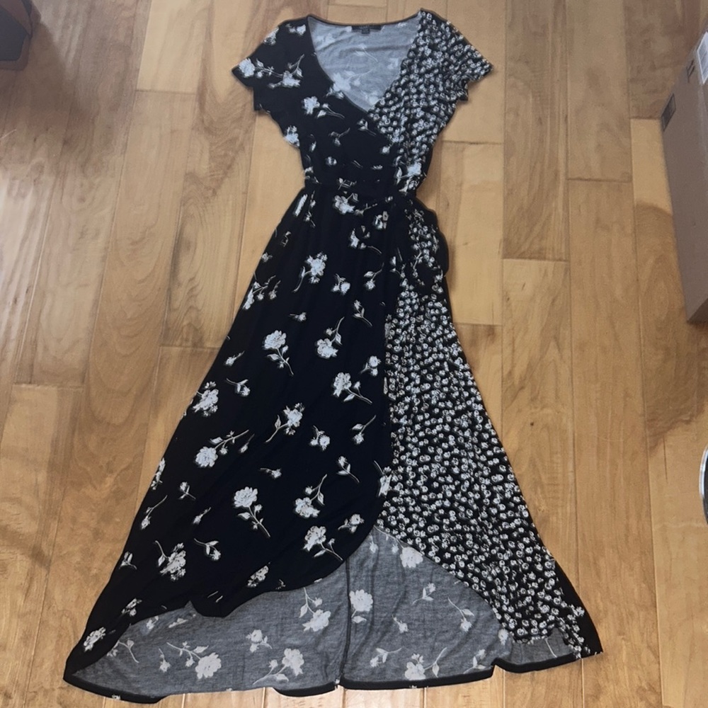 HEART SOUL BLACK AND WHITE FLORAL MAXI DRESS | Size Large